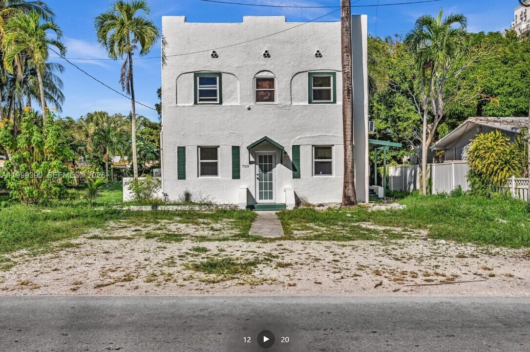 709 SW 4th Ct in Fort Lauderdale, FL - Building Photo