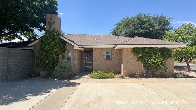 property at 2001 Freeport Ln