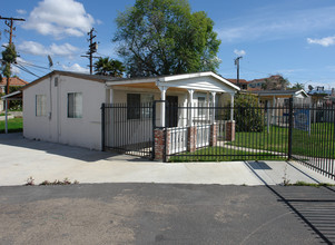 81-83 Raemere St in Camarillo, CA - Building Photo - Building Photo