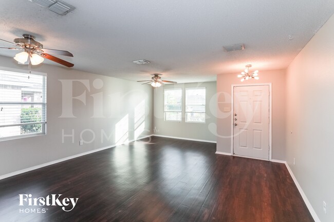 1405 Dandelion Trail in Burleson, TX - Foto de edificio - Building Photo