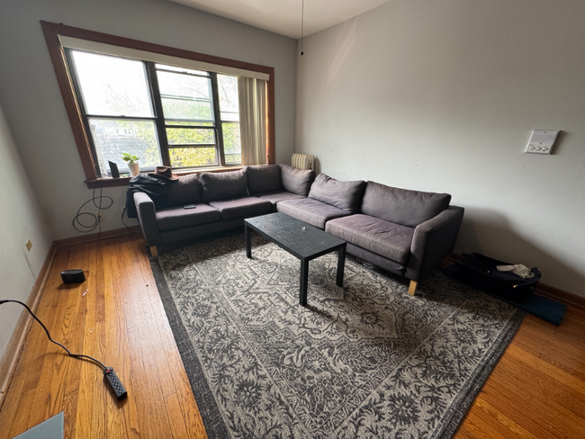 property at 1354 W Foster Ave