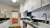 Building Photo - Capitol Towers Apartamentos in Sacramento, California