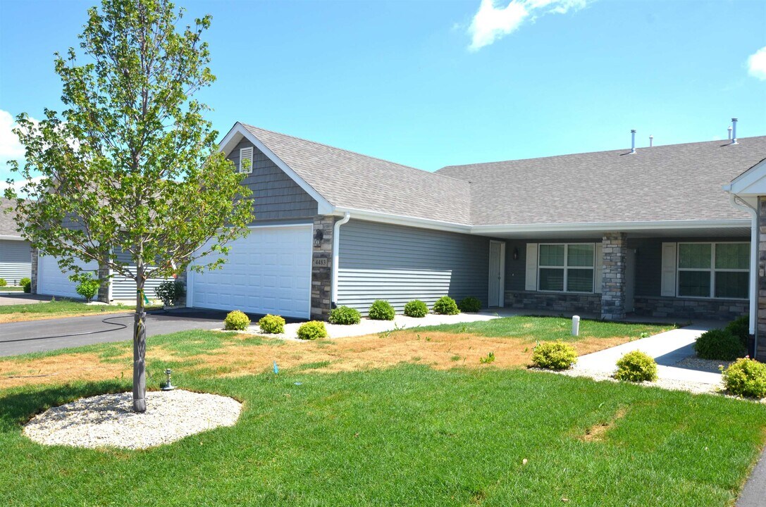 4483 Squaw Vly Dr in Loves Park, IL - Building Photo