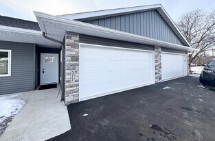 577 Main St W in Richmond, MN - Building Photo