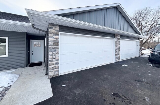 property at 577 Main St W