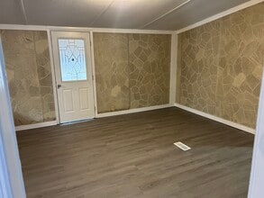 503 Vanzant Rd in Lily, KY - Foto de edificio - Building Photo