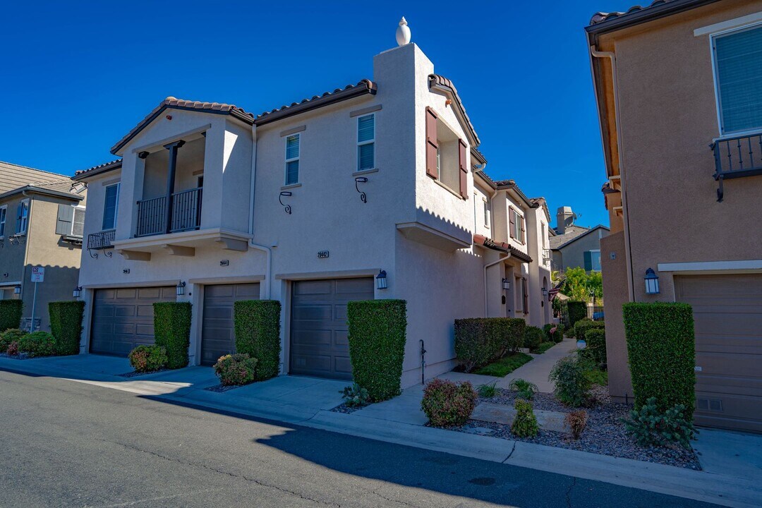 28442 Santa Rosa Ln in Saugus, CA - Building Photo