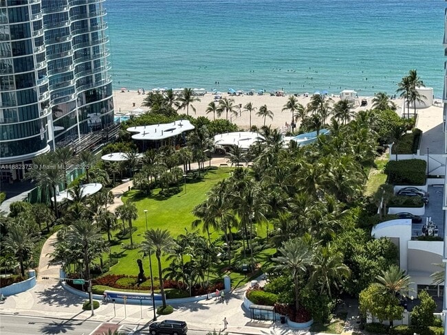 230 174th St in Sunny Isles Beach, FL - Building Photo - Building Photo
