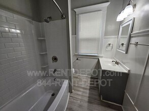 804 Bayard Park Dr in Evansville, IN - Building Photo - Building Photo