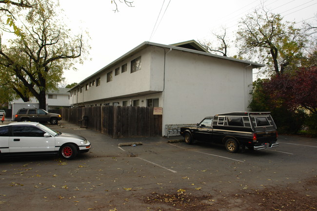 555 E 3rd Ave in Chico, CA - Building Photo - Building Photo