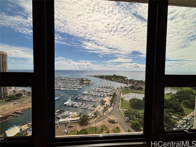 1600 Ala Moana Blvd in Honolulu, HI - Foto de edificio - Building Photo