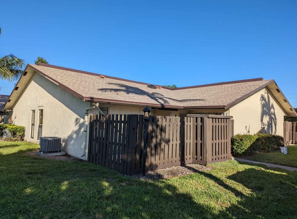 1504 Waterview Cir in Palm Springs, FL - Building Photo