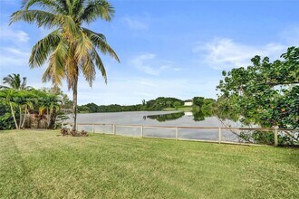 1020 Bayberry Point Dr in Plantation, FL - Building Photo - Building Photo
