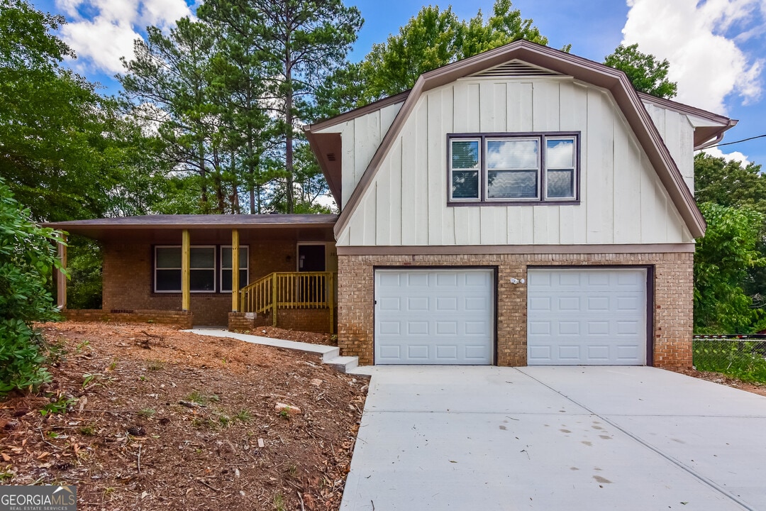 3875 Raiders Ridge Dr in Stonecrest, GA - Foto de edificio
