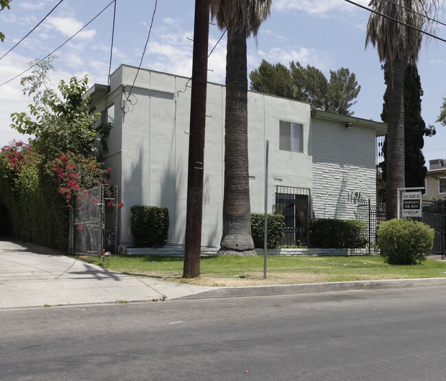 11911 Hart St in North Hollywood, CA - Building Photo - Building Photo