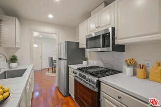 1043 N La Jolla Ave in West Hollywood, CA - Building Photo - Building Photo