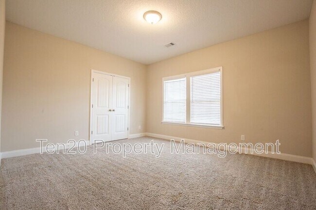 199 Red Oak Pl in Smiths Station, AL - Building Photo - Building Photo