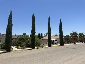 5705 W Valley Cir in El Paso, TX - Foto de edificio - Building Photo