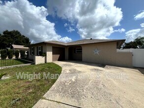 1403 Stonehaven Way in Tarpon Springs, FL - Foto de edificio - Building Photo