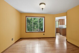 22348 NE 18th St in Sammamish, WA - Building Photo - Building Photo