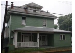 307 Cobun Ave, Unit Apt b in Morgantown, WV - Building Photo