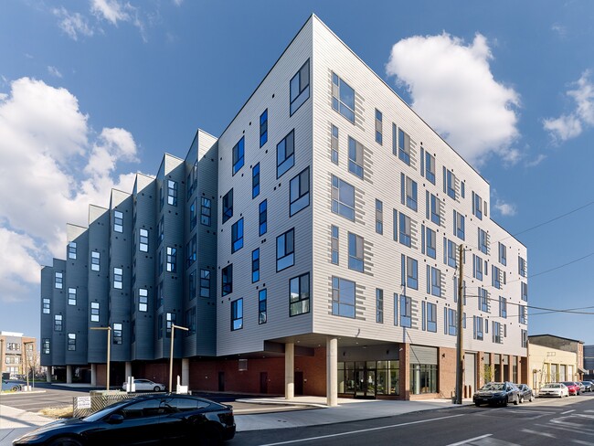 Avenue V in Philadelphia, PA - Foto de edificio - Building Photo