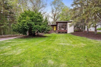 1406 W Skyline Dr in Madison, WI - Building Photo - Building Photo