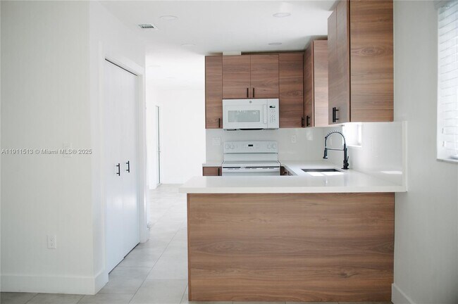 20522 SW 92nd Pl in Cutler Bay, FL - Building Photo - Building Photo