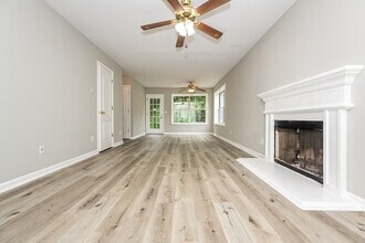 7624 McGillicuty Dr in Union City, GA - Building Photo - Building Photo