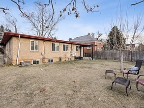 1301 S Logan St, Unit 1305A in Denver, CO - Foto de edificio - Building Photo