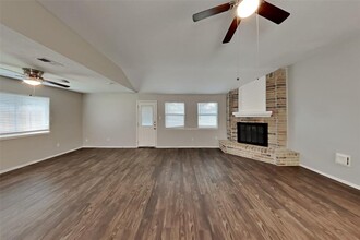 1918 E Navaho Trail in Katy, TX - Building Photo - Building Photo