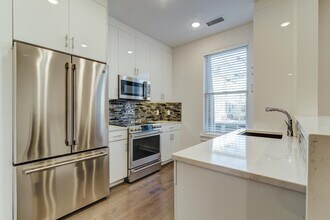 974 Summit Ave in Jersey City, NJ - Building Photo - Building Photo
