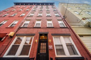 231 Grand St in Hoboken, NJ - Building Photo