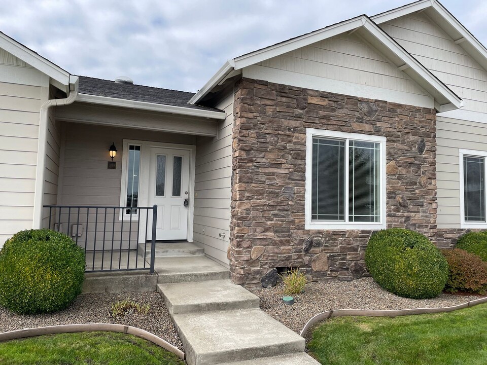 309 S Haskell St in Central Point, OR - Building Photo