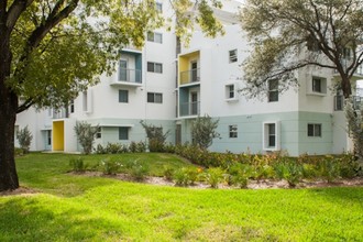 Dr. Kennedy Homes in Fort Lauderdale, FL - Foto de edificio - Building Photo