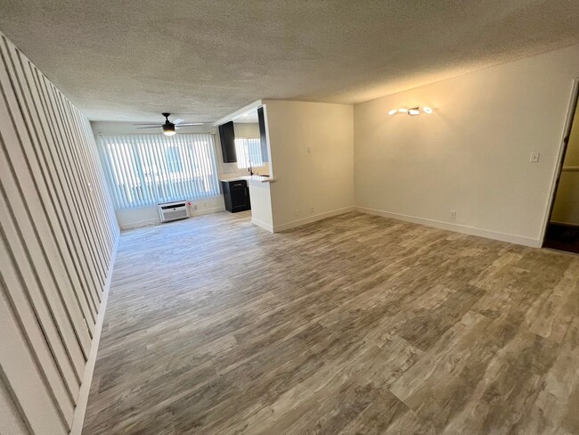 10779 Woodbine St, Unit 202 in Los Angeles, CA - Building Photo - Building Photo