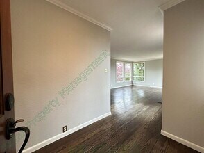 108 Club Dr in San Carlos, CA - Building Photo - Building Photo