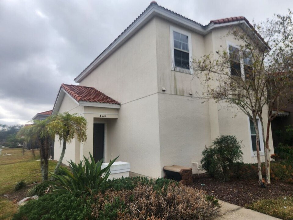 4562 Corsa Ln in Kissimmee, FL - Building Photo