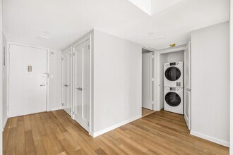 308 E 38th St in New York, NY - Building Photo - Building Photo