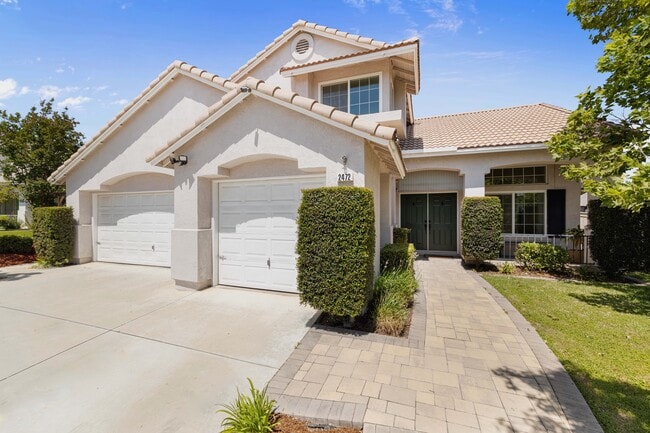 property at 2472 Notre Dame Cir