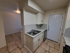8233 Ferguson Rd in Dallas, TX - Building Photo - Building Photo