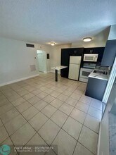 2545 Taft St in Hollywood, FL - Foto de edificio - Building Photo