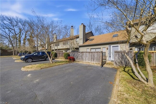 1524 Colonnade Dr in Virginia Beach, VA - Building Photo - Building Photo