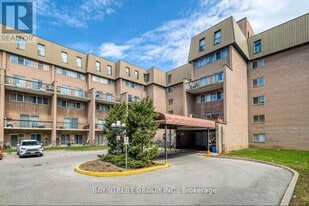 165 Cherokee Blvd in Toronto, ON - Building Photo