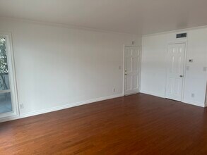933 W Huntington Dr in Arcadia, CA - Building Photo - Building Photo