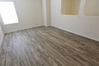 5486 Quail Cove Ln in Houston, TX - Foto de edificio - Building Photo