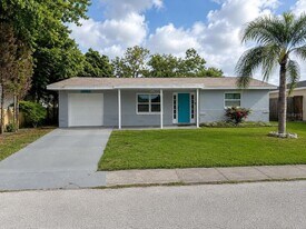 7325 Ivanhoe Dr in Port Richey, FL - Building Photo