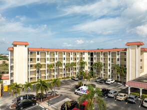 Paradise Harbour South in North Palm Beach, FL - Building Photo - Building Photo