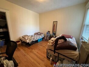 194 Kelton St, Unit 2 in Boston, MA - Foto de edificio - Building Photo