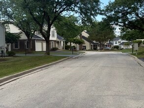 303 College Crossing in Rolling Meadows, IL - Building Photo - Building Photo